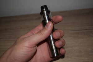 smok-brit-one-mega-in-hand