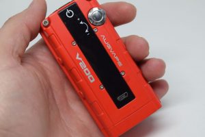 Augvape-V200-in-hand